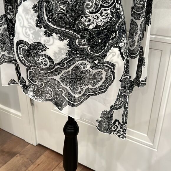 Vintage Georgiou Studio Black/White top Bell Sleeves Size M - Picture 6 of 8